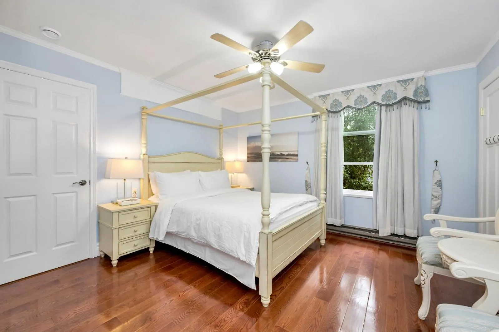 Lipton Place By Elegant Waterfront Victoria 0*,